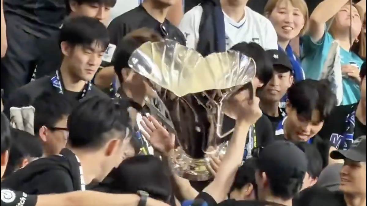  gamba osaka pobijedila ronalda i pehar dala navijacima 