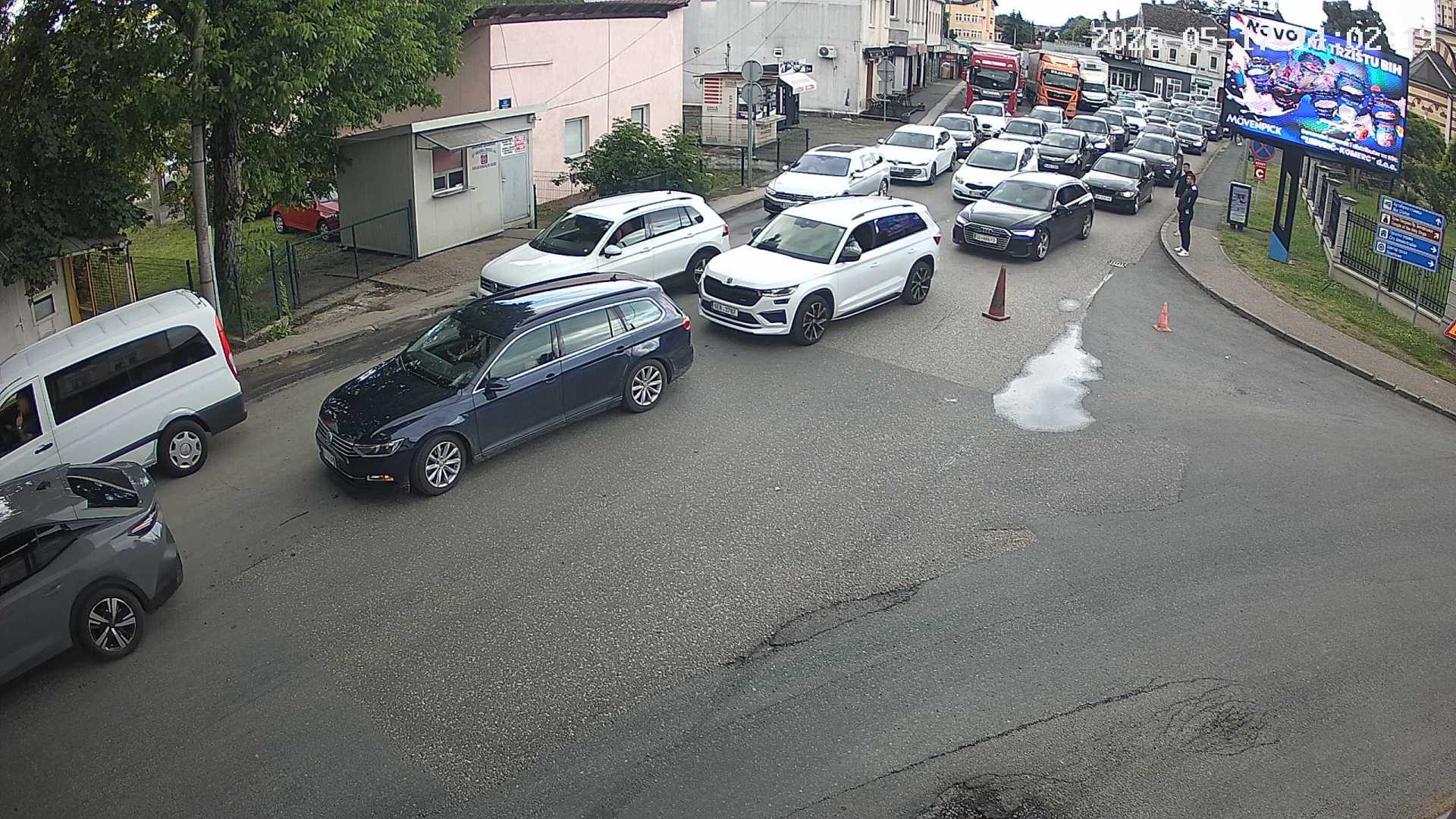  Gužve na graničnim prelazima prema Hrvatskoj i Srbiji 