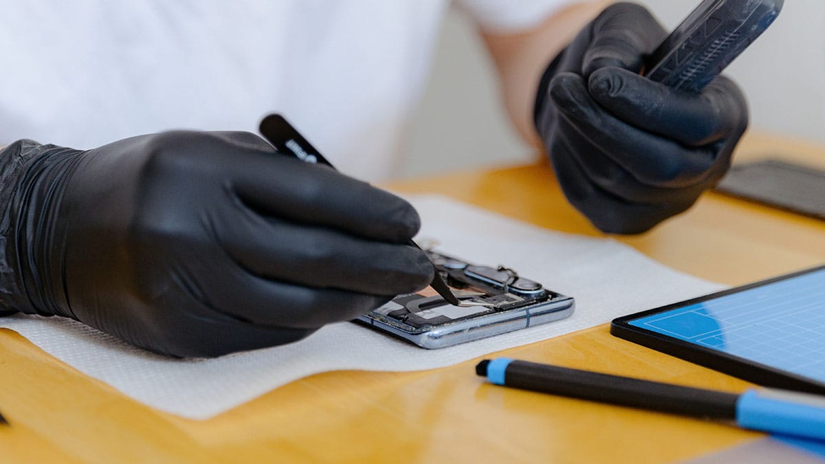  Naučnici napravili novi ljepak za telefone 
