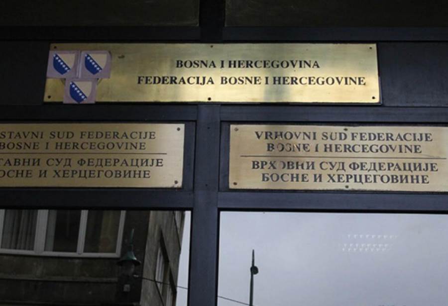  Službenik banke optužen za krađu novca sa računa klijenata 