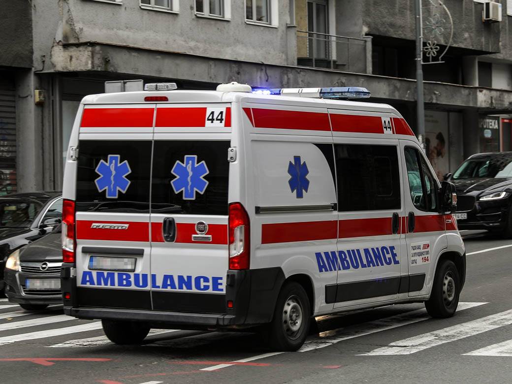  Vozilo završio u kanalu: Teška nesreća kod Sremske Mitrovice, poginuo maturant 