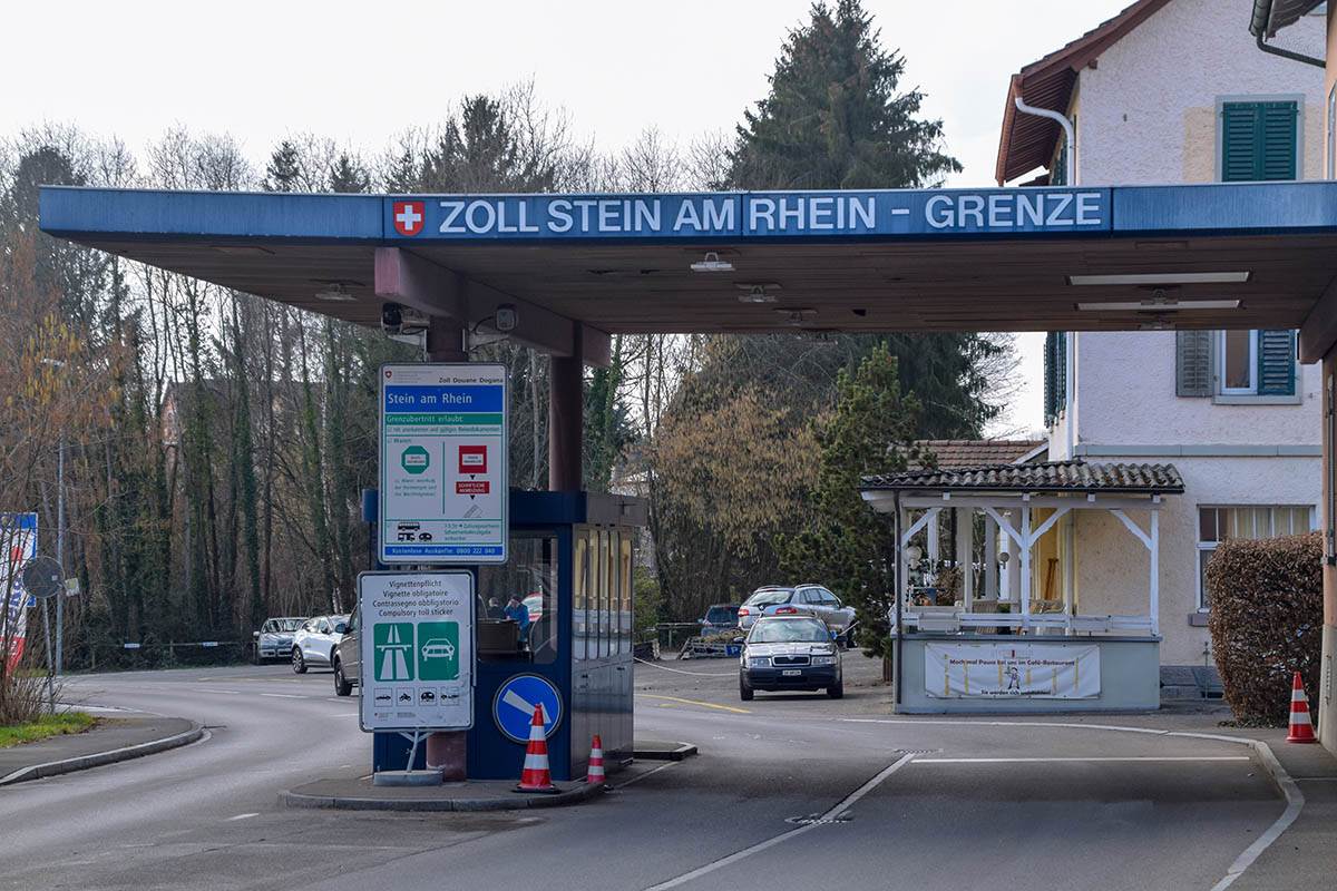  Žena dovezla 55 kofera na graničnom prelazu u Švajcarskoj 