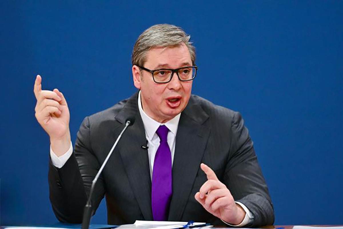  Vučić stigao u manastir Rmanj 