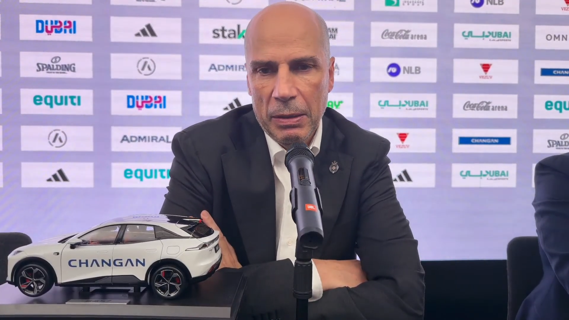  Đoan Penjaroja poslije poraza Partizana od Dubaija 