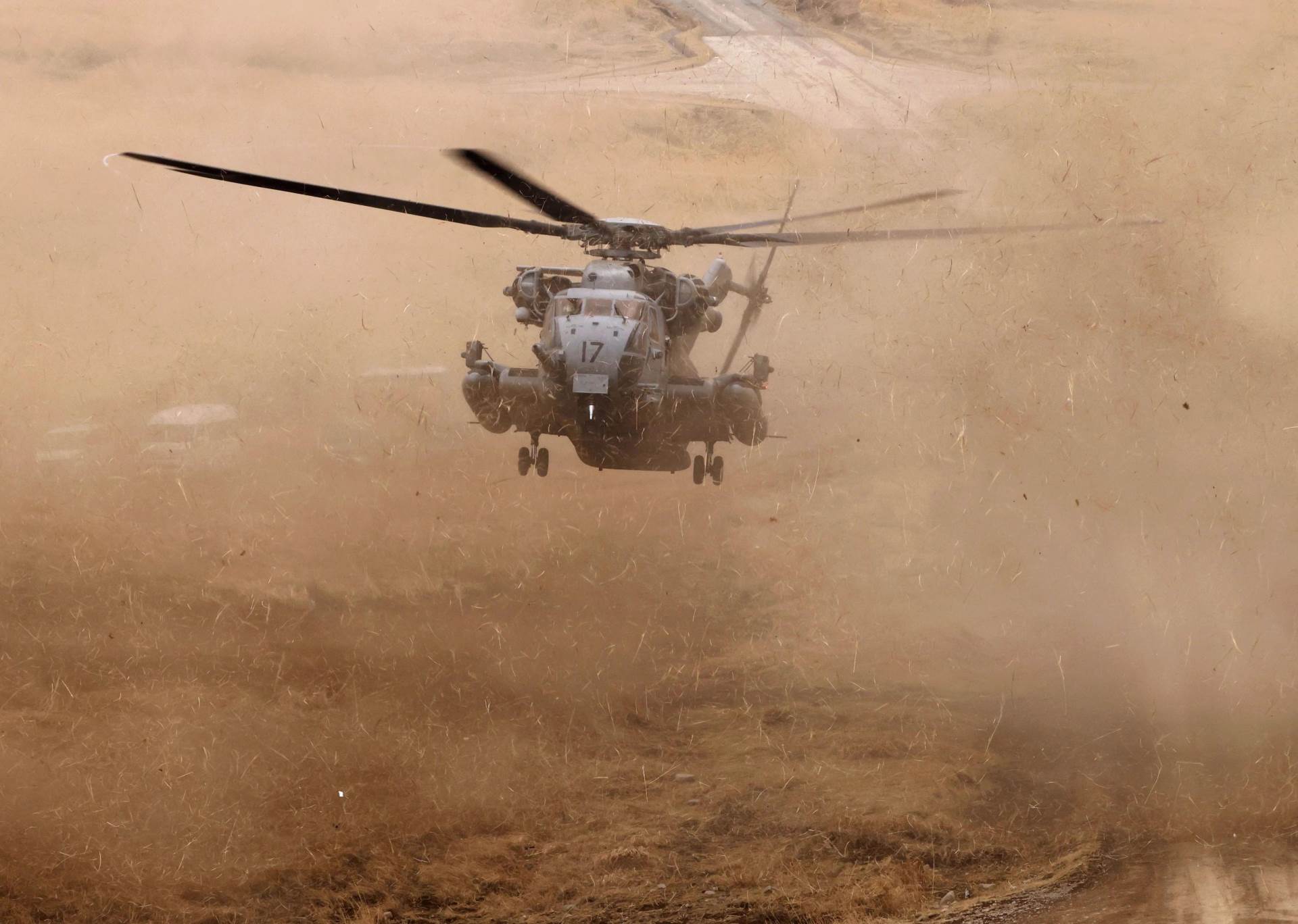  Srušio se američki helikopter "Apač" kod Ormuskog moreuza: Da li iza pada stoji Iran? 