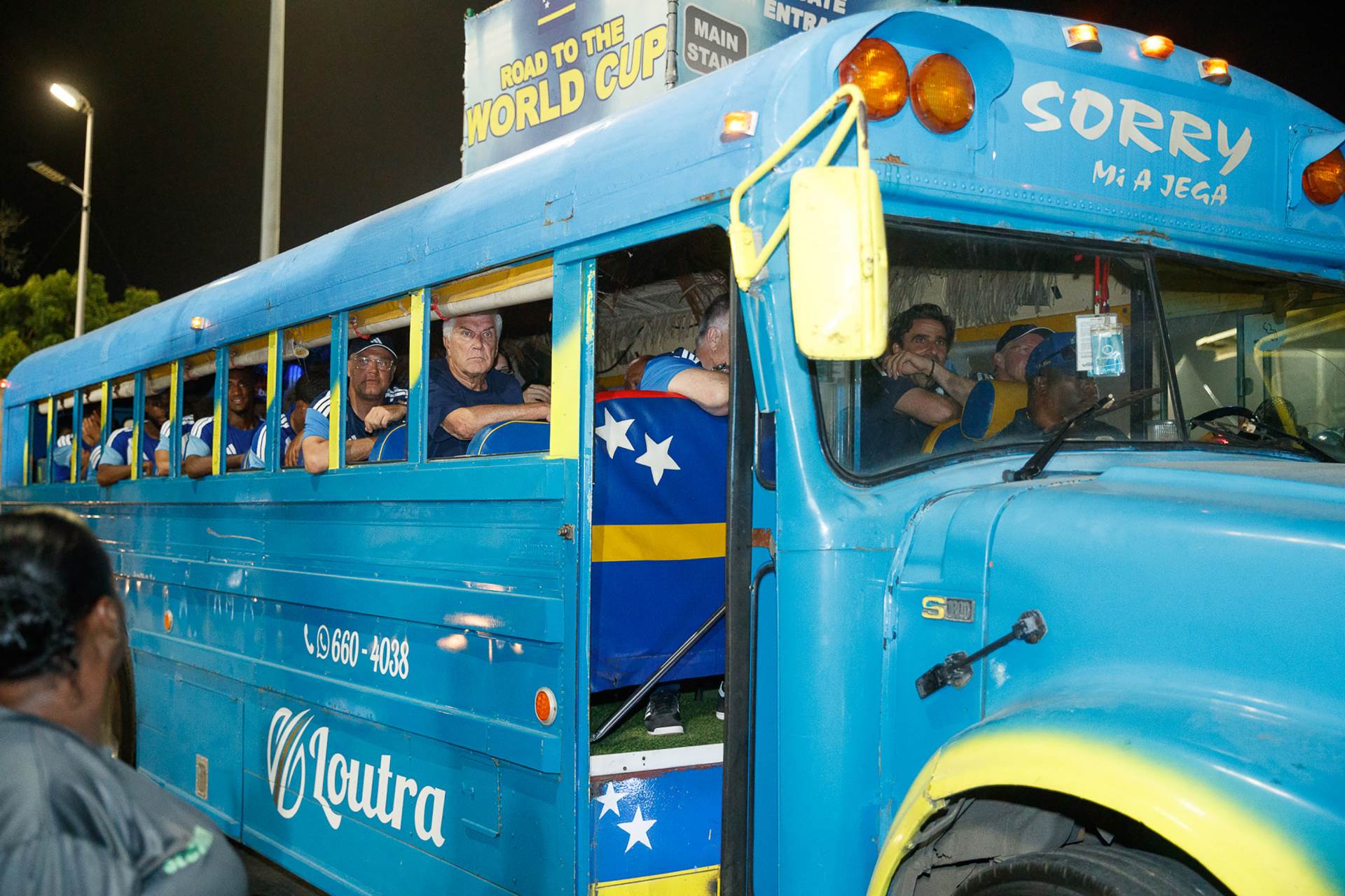  Fudbaleri Kurasaa školskim autobusom došli na Svjetsko prvenstvo 