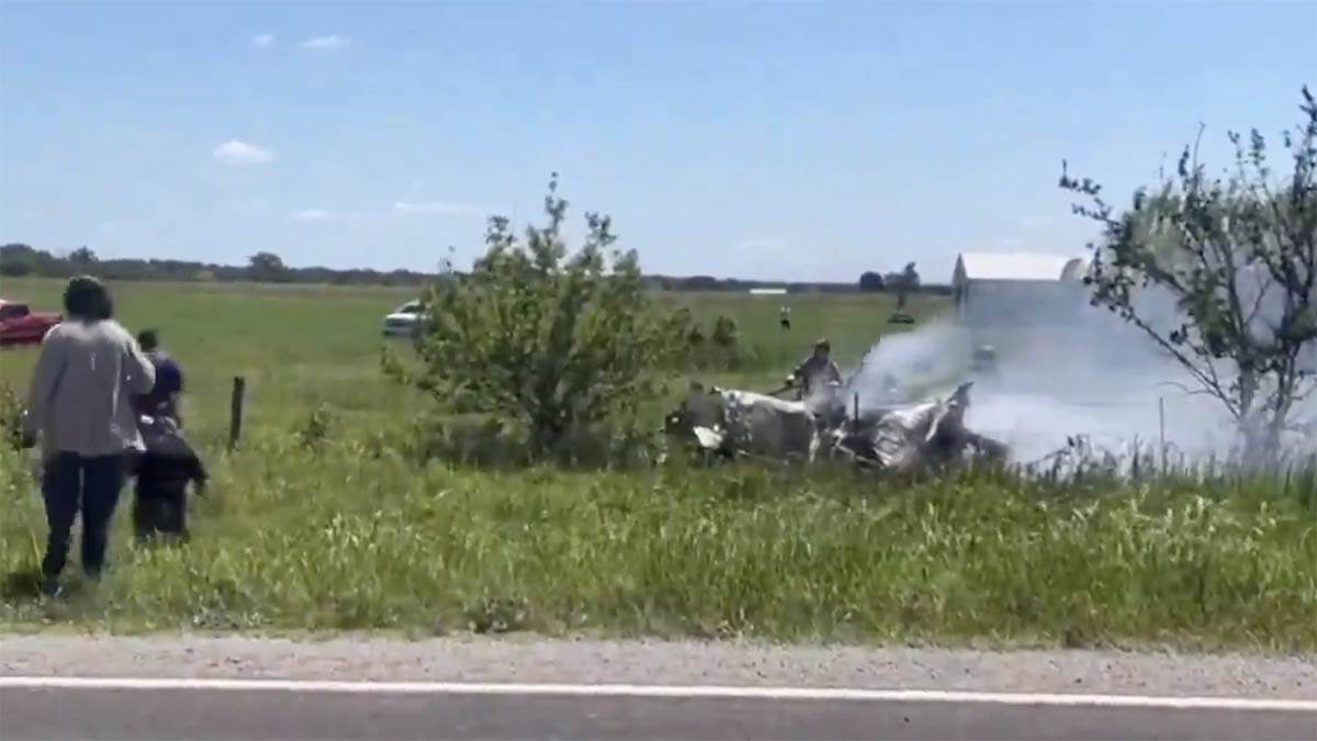   Pao avion sa padobrancima, poginulo 12 osoba  