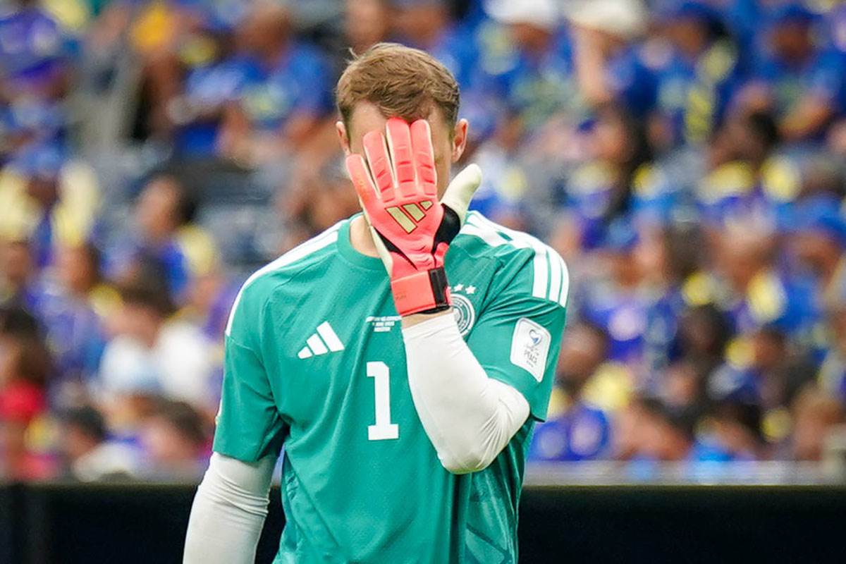  Manuel Nojer prekršio FIFA pravila o opremi 