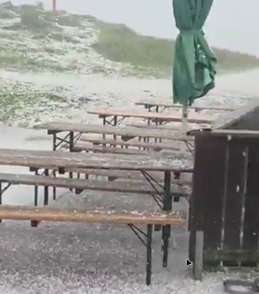  Snažno nevrijeme prećeno gradom pogodilo Austriju i Sloveniju 