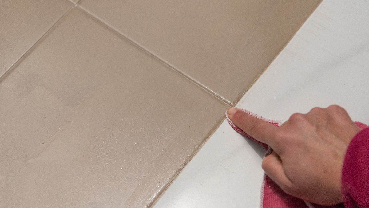  Kako ukloniti stare fuge između pločica: Korak po korak vodič za kupatilo i kuhinju 