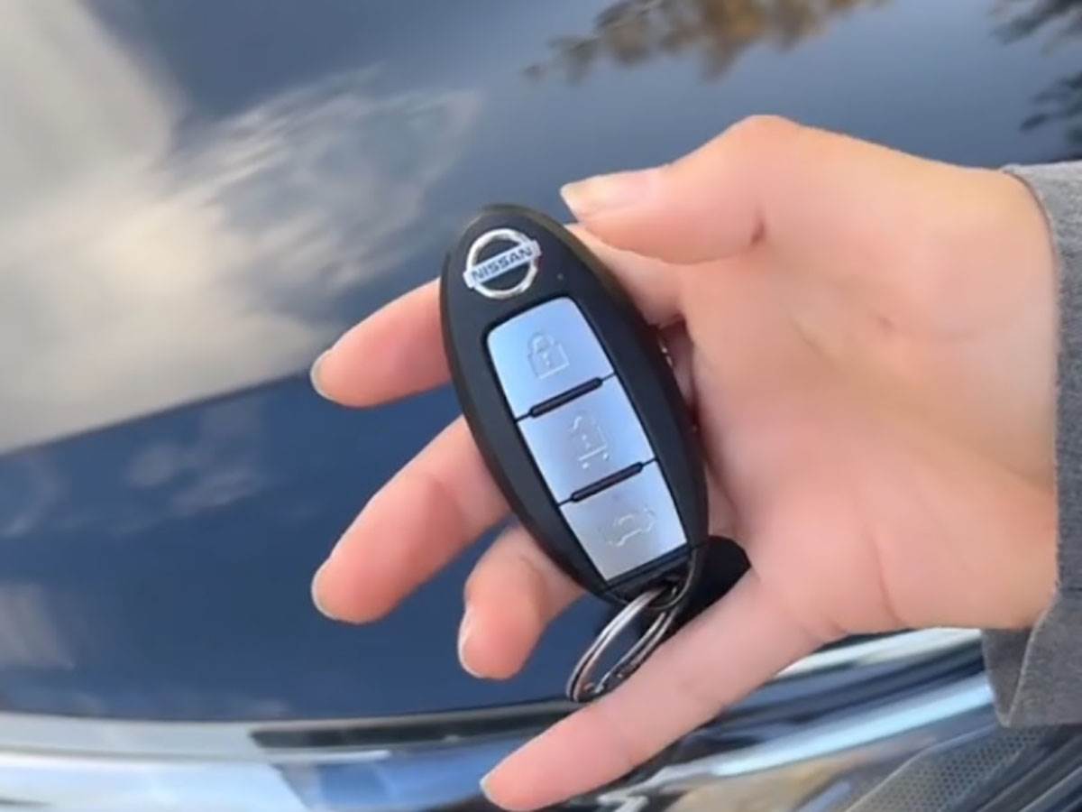  Kako otključati i upaliti auto kada je baterija u ključu prazna 