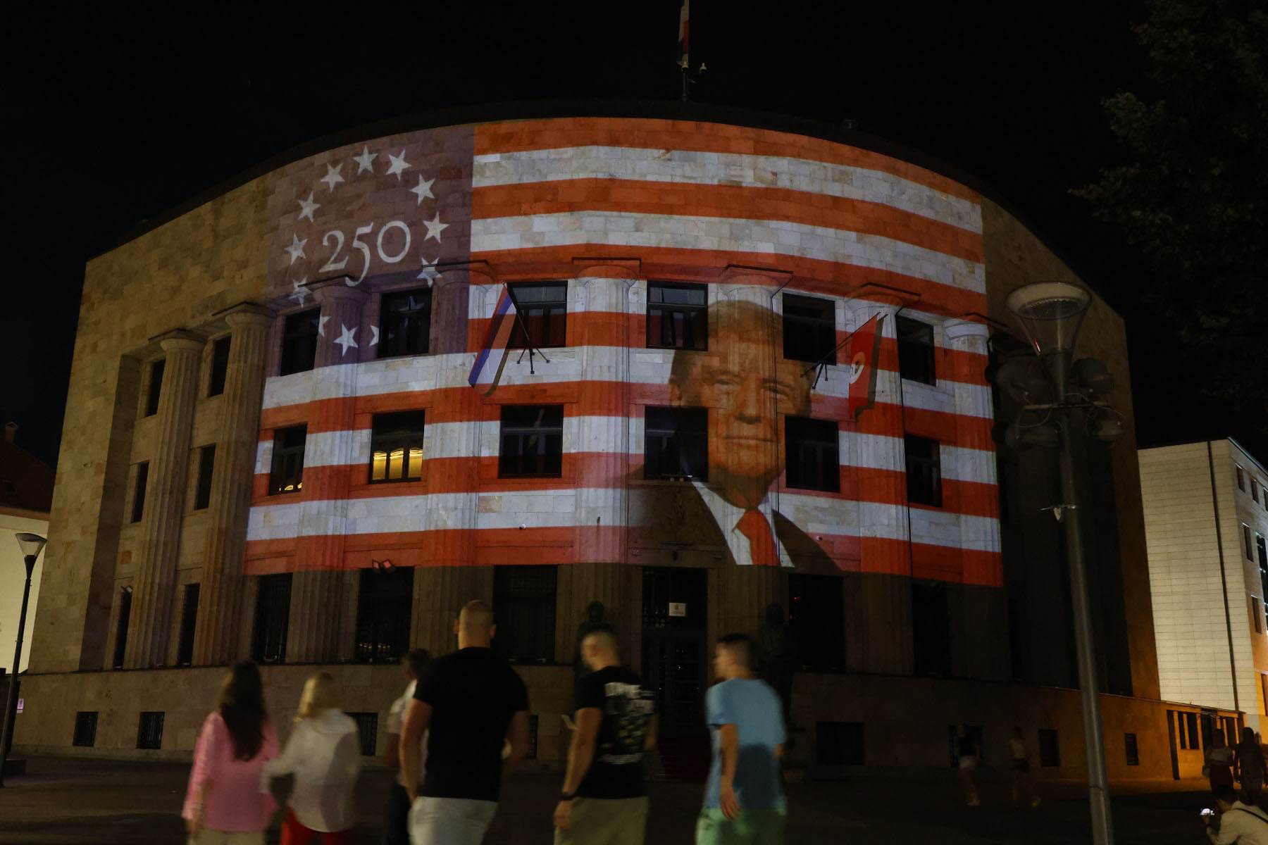  Palata predsjednika RS u bojama američke zastave  