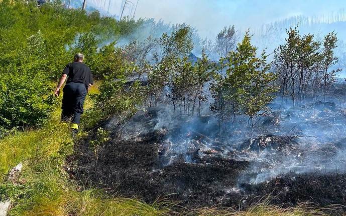  Vremenski uslovi otežavaju gašenje: Požar na Rujištu i dalje aktivan 