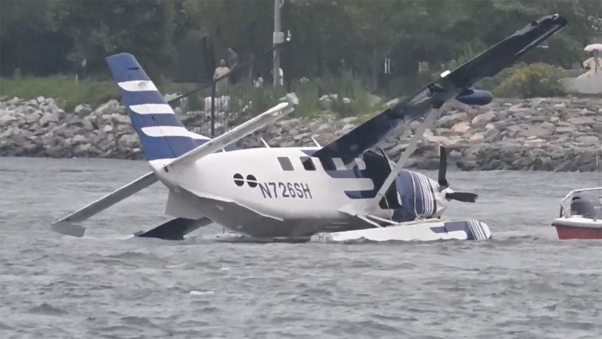  Avion sletio u rijeku u Njujorku 