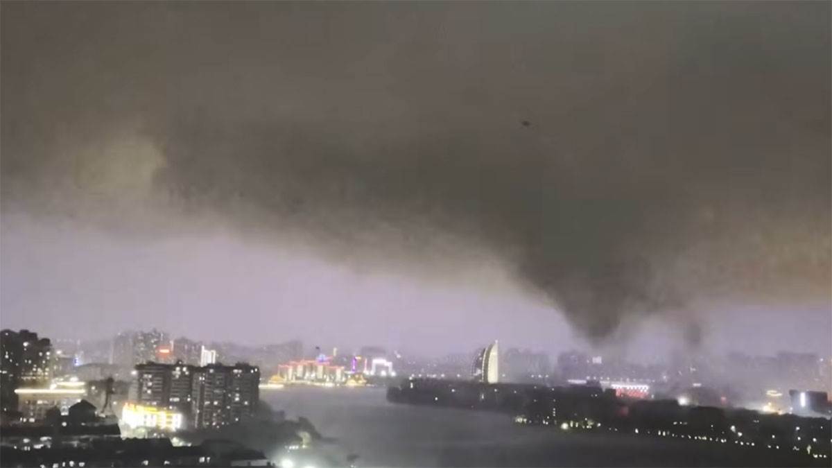  Apokaliptični prizori iz Kine: Olujni tornado nosio sve pred sobom 