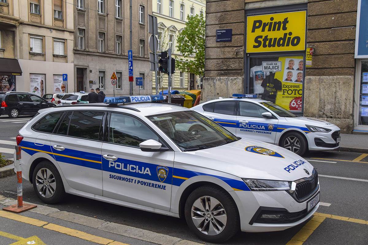  Skandal potresa hrvatsku policiju: Policajci osumnjičeni za intimne odnose u službenom automobilu 