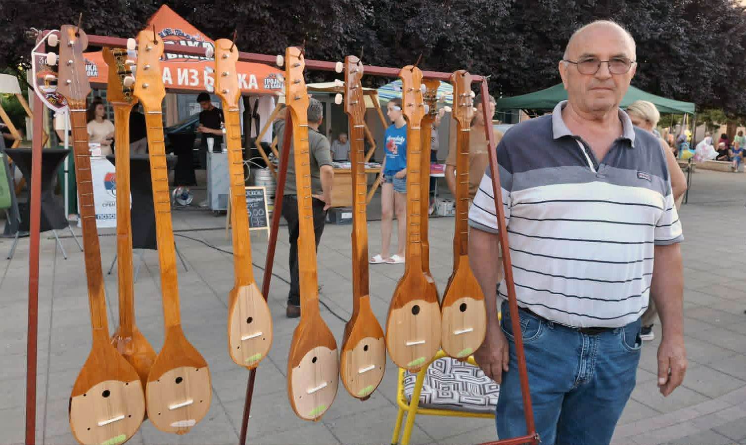  Čuvar tradicije iz Prijedora: Rade Starčević ručno izradio više od 300 tambura 
