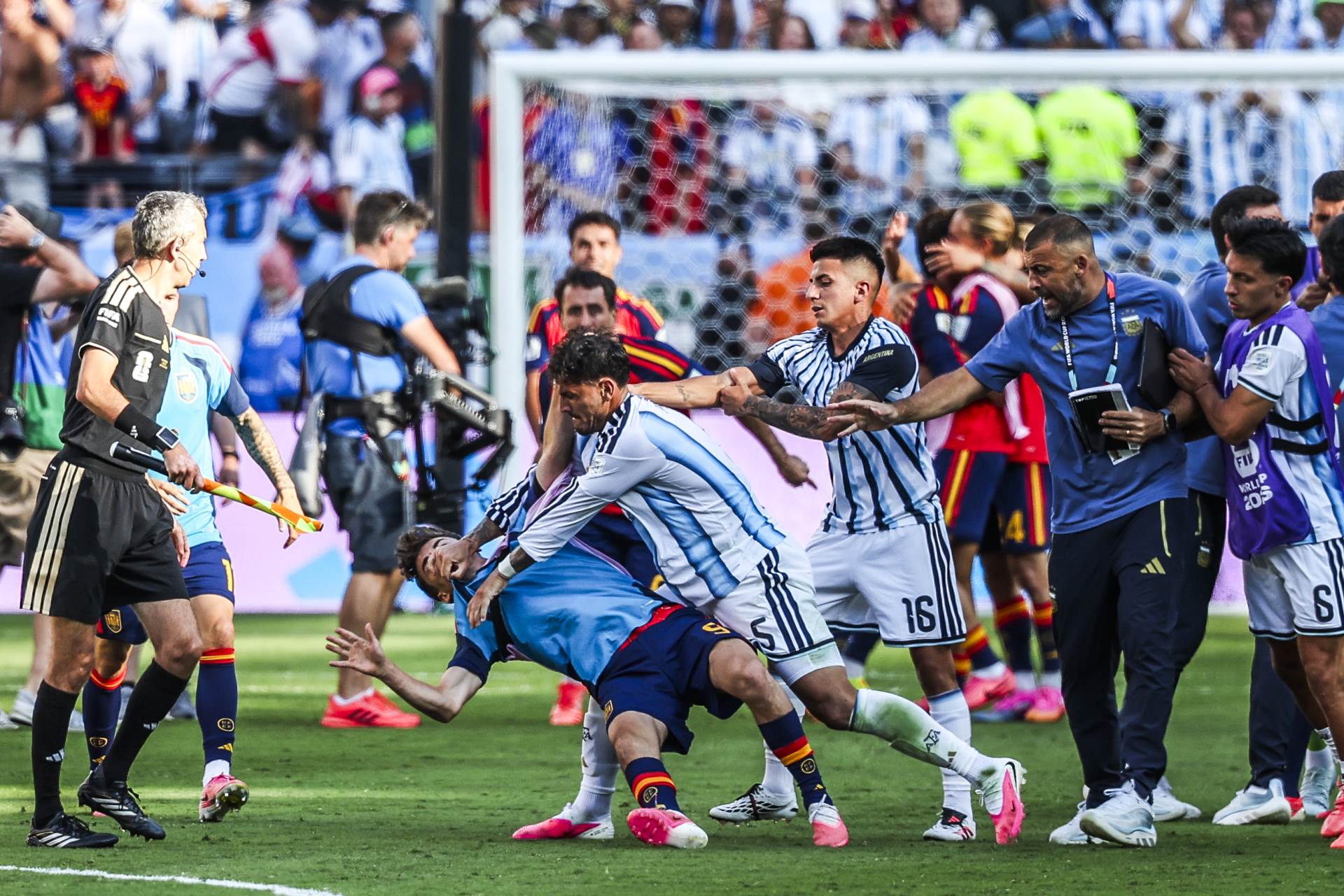  Oglasio se Leandro Paredes nakon haosa u finalu Mundijala 