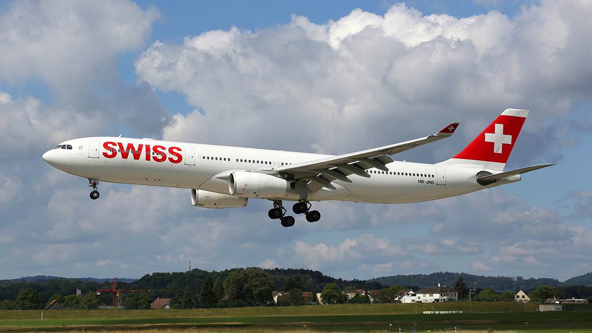  Švajcarski avion prinudno sletio 