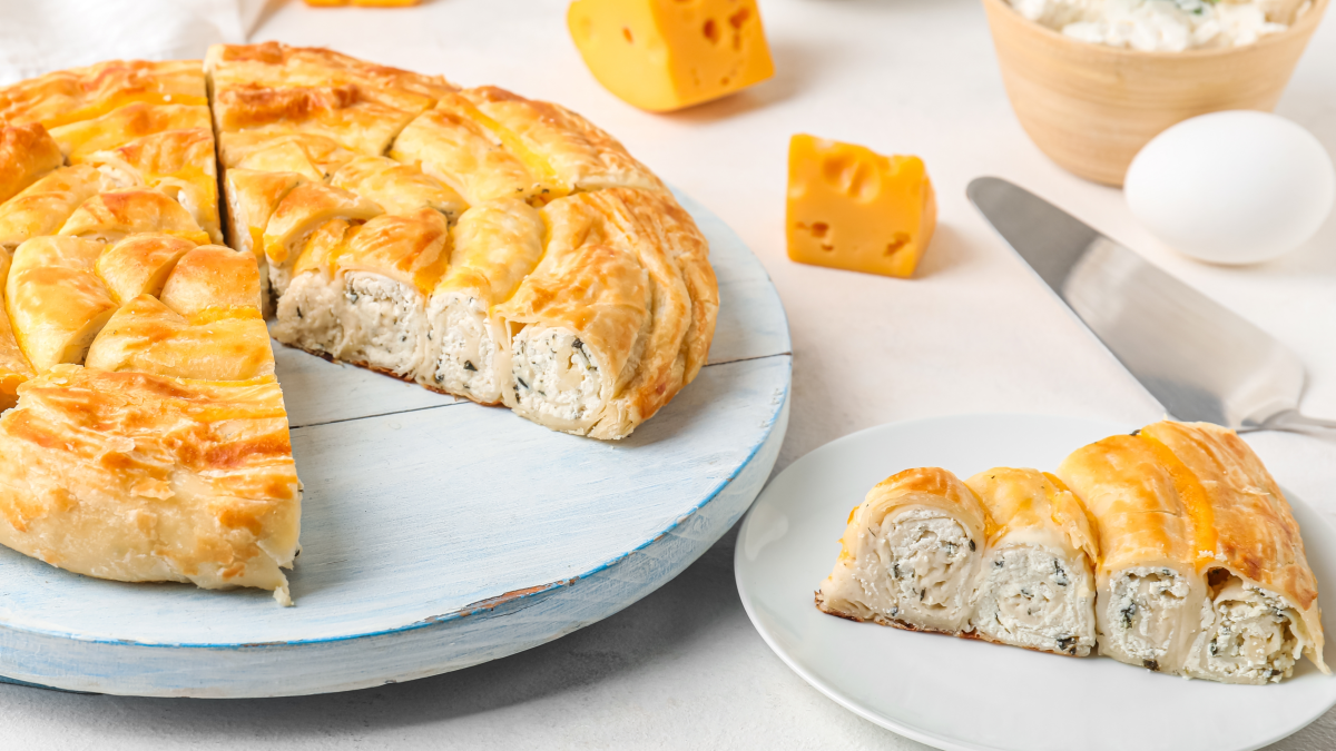  Hrskava grčka tiropita: Recept za pitu sa sirom gotovu za sat vremena 
