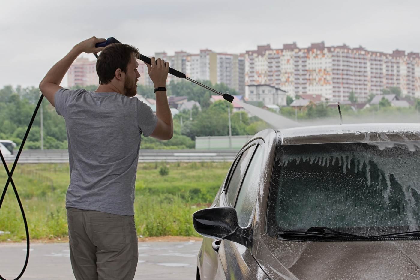  Zašto ne treba prati auto po velikim vrućinama 