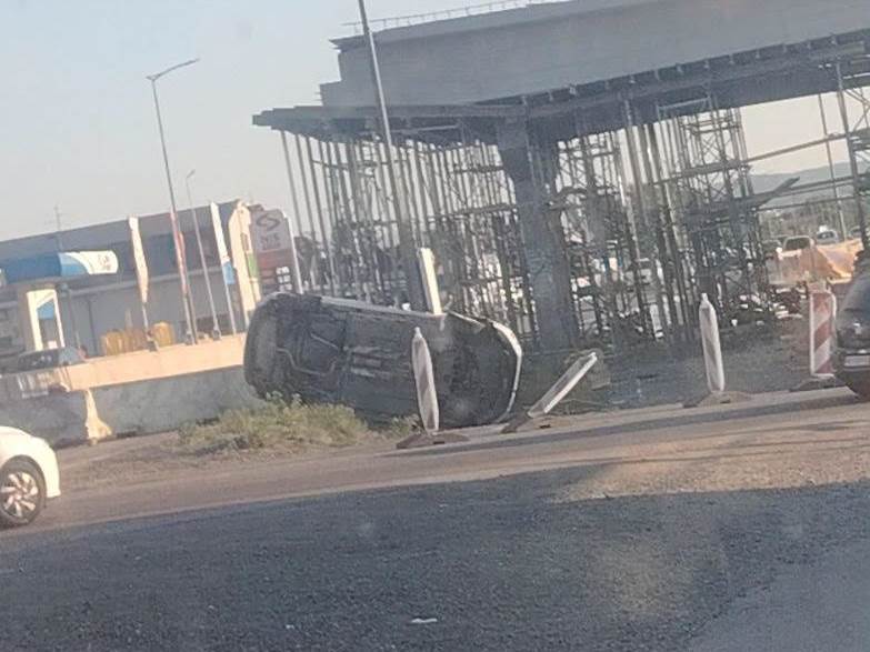  Automobil završio na krovu u Trnu 