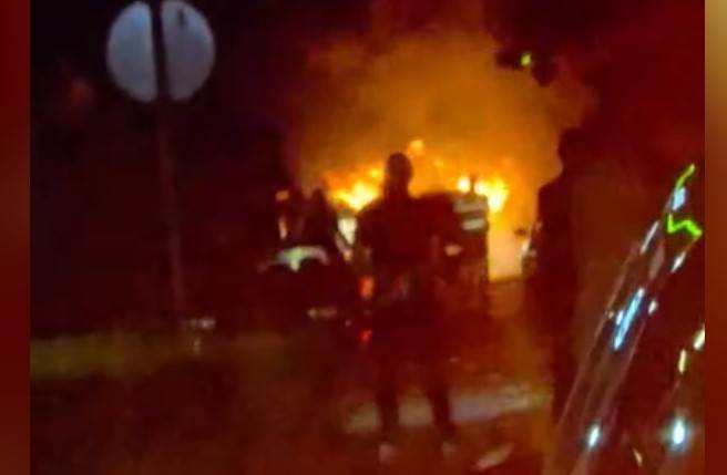  Goražde: Automobil u potpunosti izgorio u blizini benzinske pumpe 