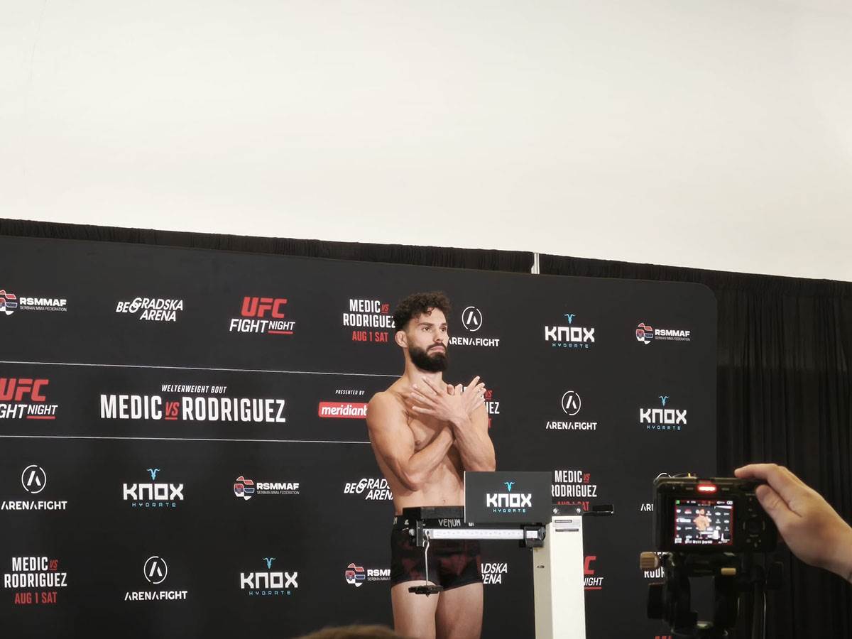  Albanac pokazao dvoglavog orla na UFC spektaklu u Beogradu 