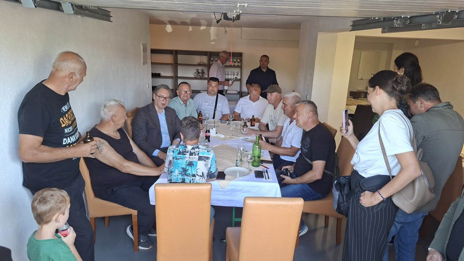  Vučić posjetio selo kod Bugojna 