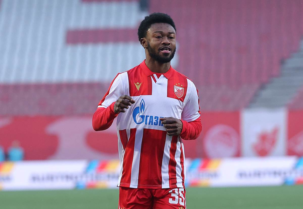  Crvena zvezda prodala Daglasa Ovusua  