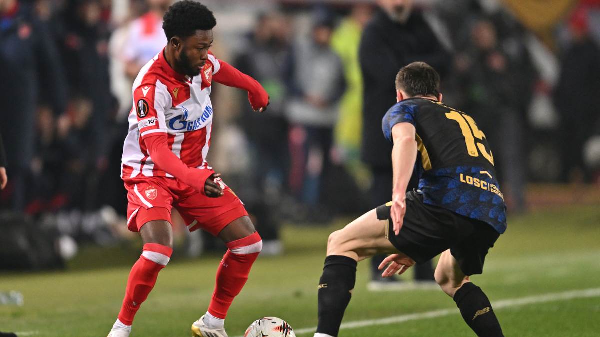  Crvena zvezda prodala Daglasa Ovusua  