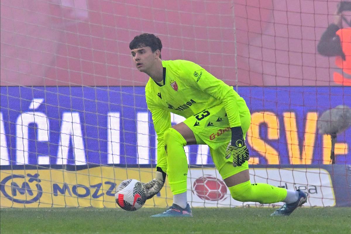  Golman Crvene zvezde Savo Radanović isključen protiv Novog Pazara 