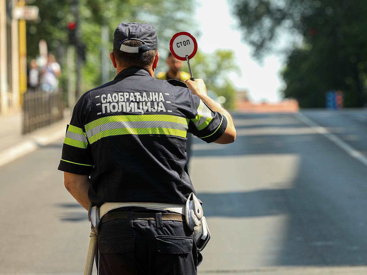  Saobraćajna policija u Srbiji dobija Android uređaje za praćenje prekršaja u realnom vremenu 