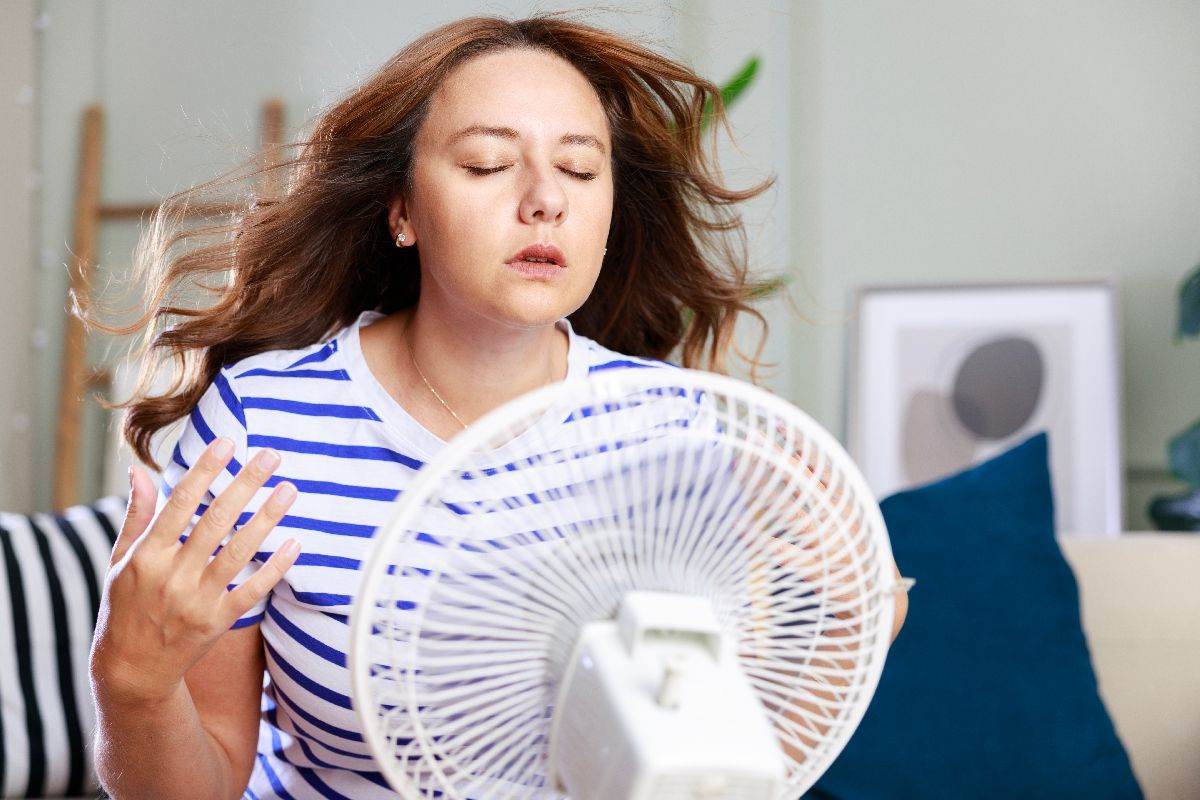  Kako rashladiti stan bez klime: Pravilno postavite ventilator i napravite promaju 