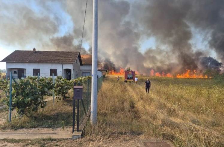  Požar u aleksandrovcu kod laktaša 
