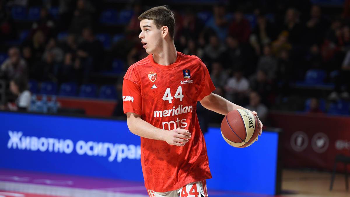  Crvena zvezda je čestitala rođendan Nikoli Topiću 