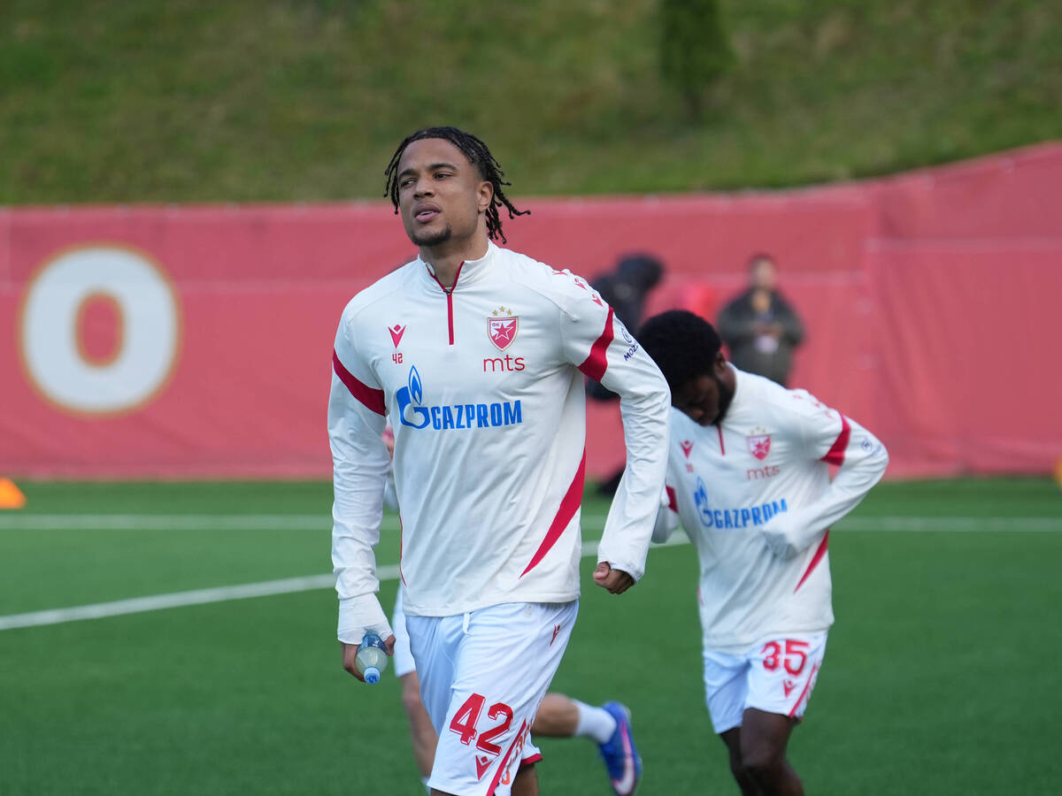  Crvena zvezda ima ponudu za Džeja Enema 