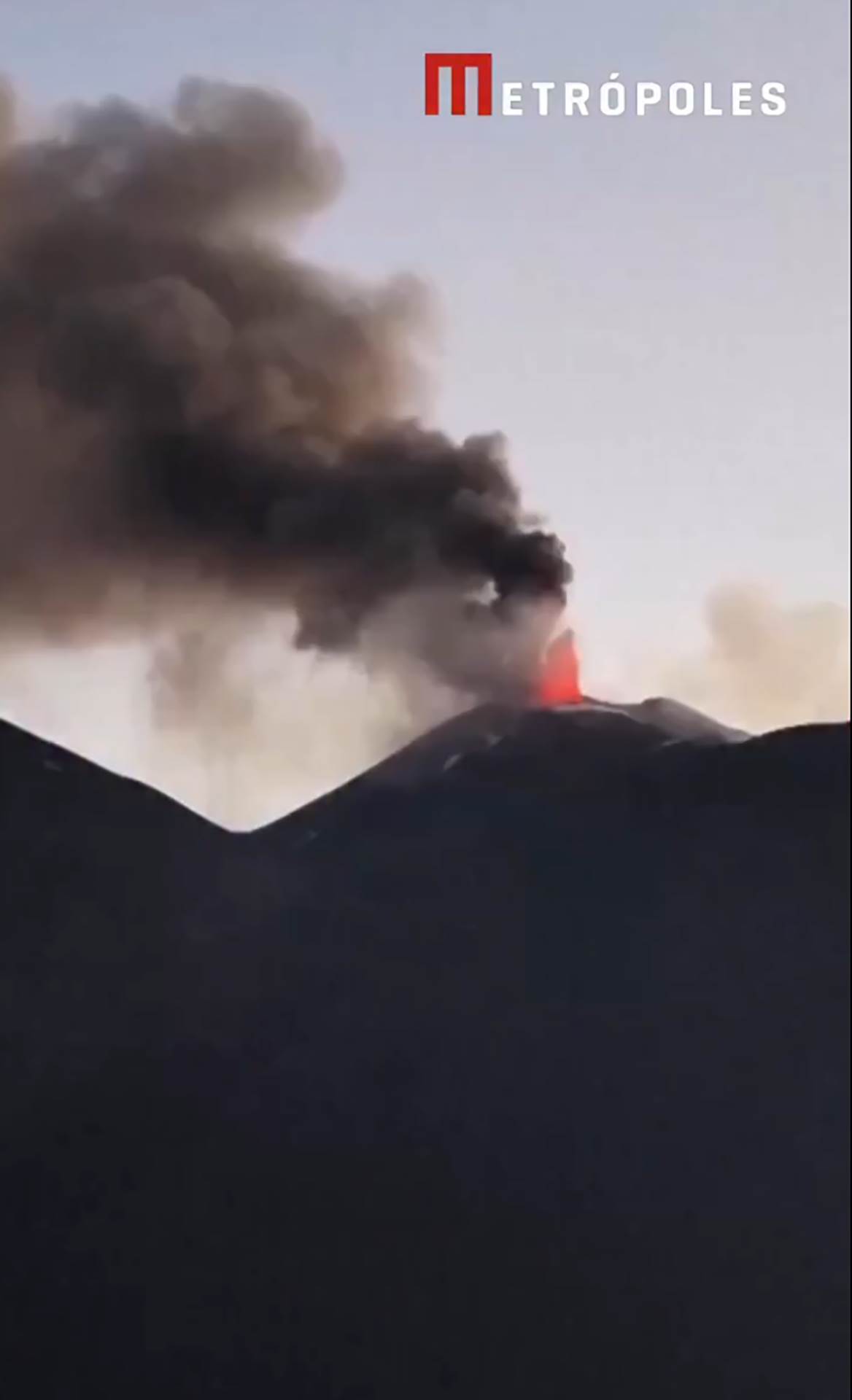  Haos na Siciliji zbog erupcije Etne: Otkazano hiljadu letova na aerodromu u Kataniji 