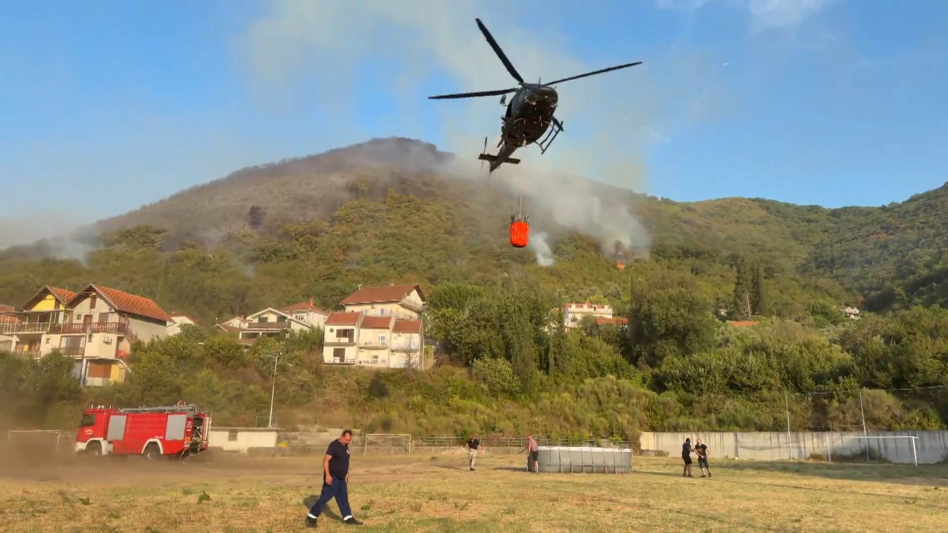  Odbranjene kuće kod Herceg Novog, vatra i dalje gori 