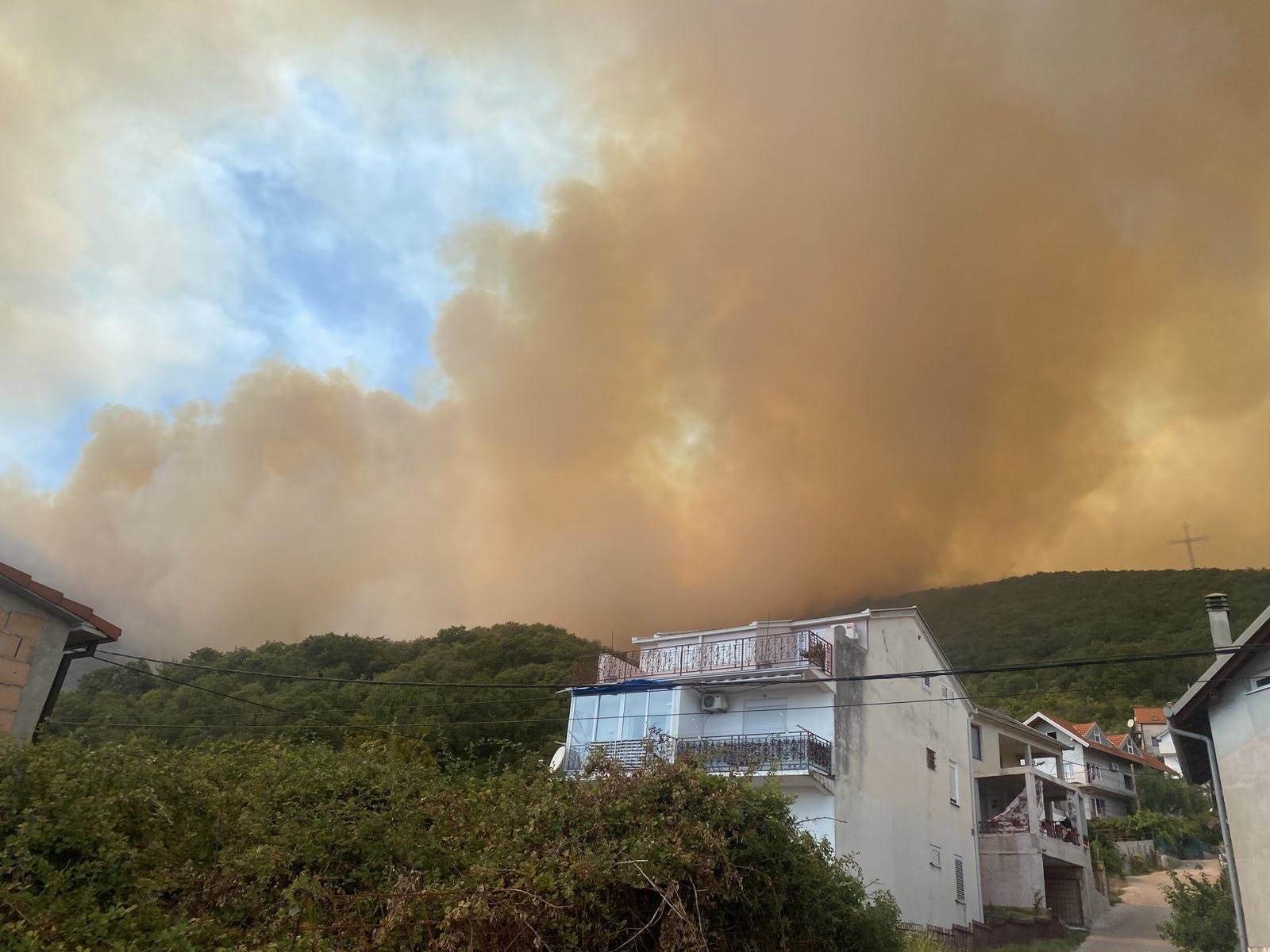  Treći dan borbe sa vatrom u Herceg Novom 