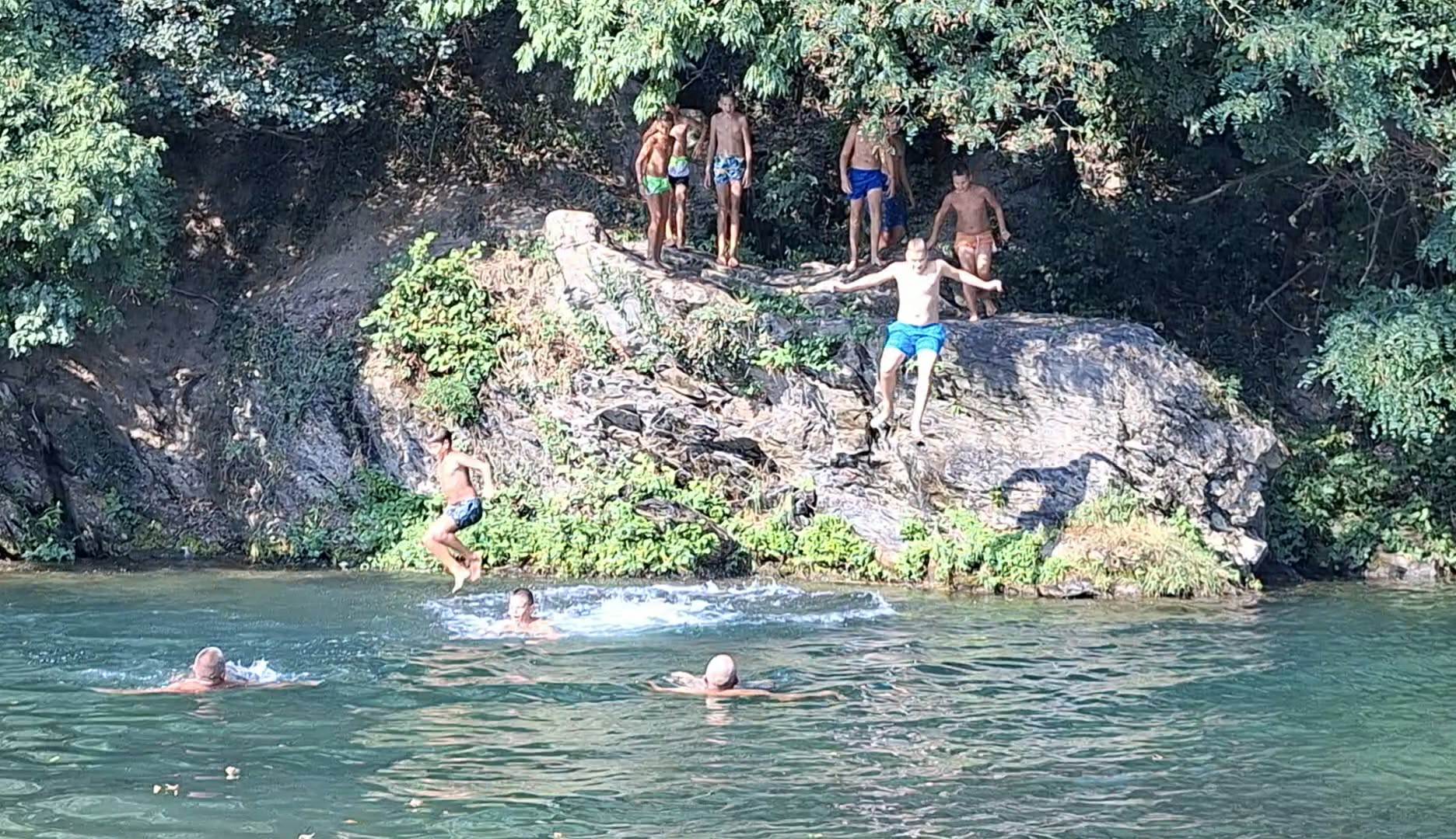  Plaža Krvavac na Ćehotini ponovo puna Fočaka 