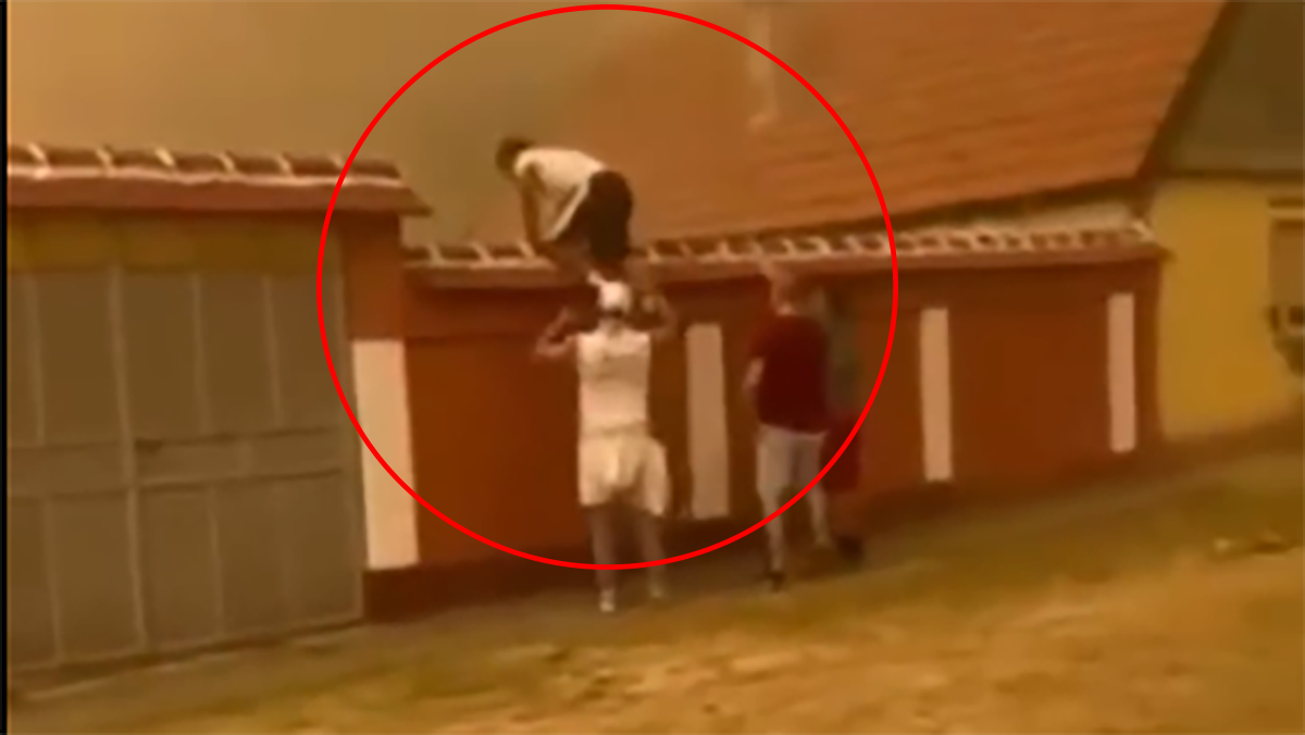  Drama na obodu Deliblatske peščare: Požar stigao do kuća 
