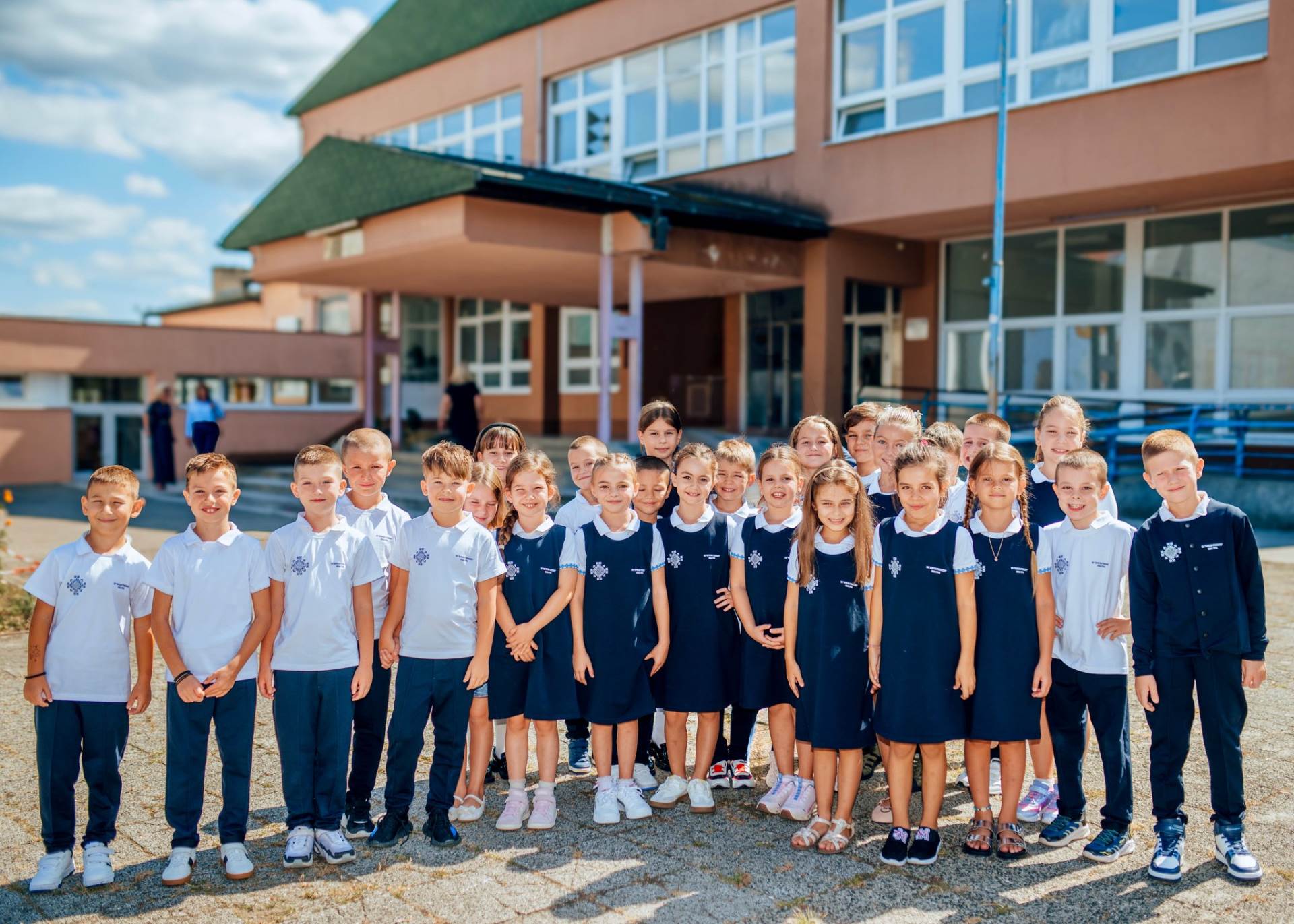  Prvo odjeljenje u školskim uniformama 