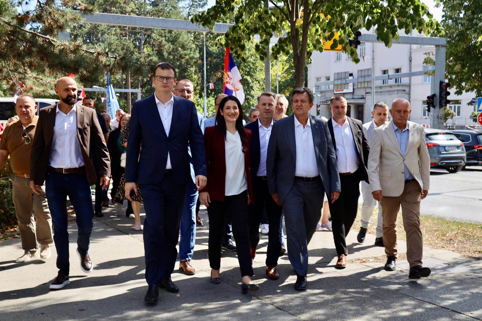  Otvorena kampanja Narodnog fronta: Najavljen rast plata do 3.500 KM i penzija do 2.000 KM 