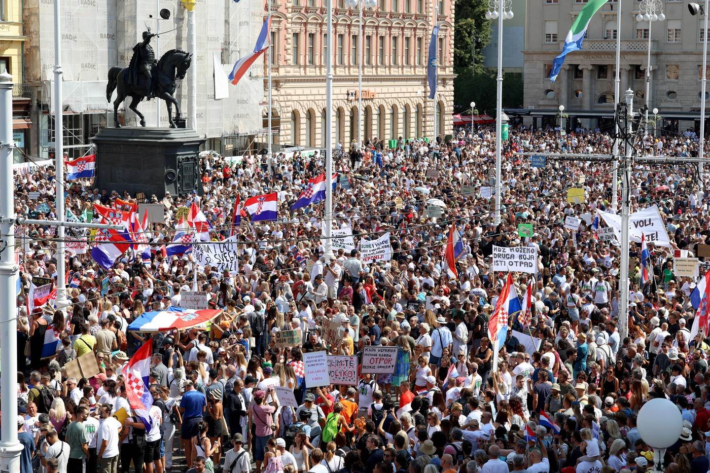  Protest u centru Zagreba: Građani traže hitnu sanaciju opasnog otpada iz Gospića 