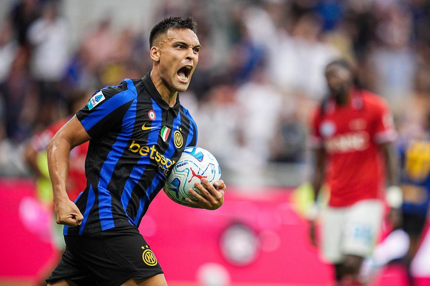  Lautaro Martinez 
