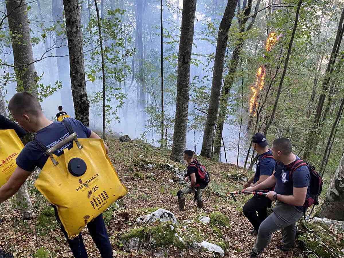  Požar kod Mrkonjić Grada i dalje aktivan, 