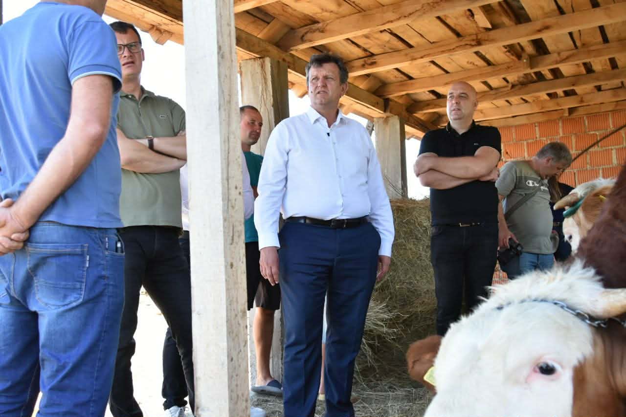  Blanuša iz Srpca: Domaći stočari prepušteni su sami sebi bez sigurnog plasmana mlijeka i mesa 