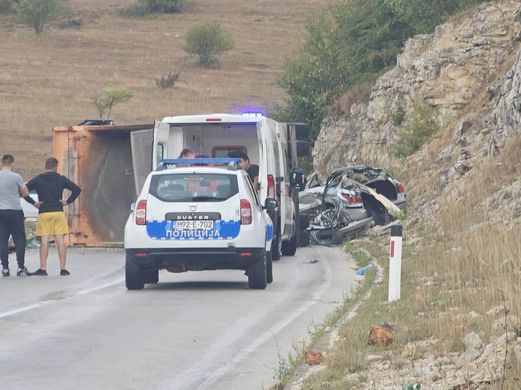  Blokiran putni pravac preko Manjače: U teškoj saobraćajnoj nezgodi učestvovali kamion i automobil 