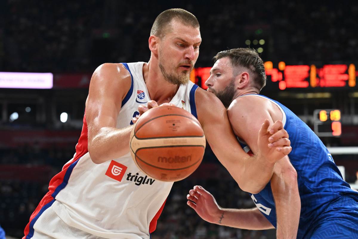  Nikola Jokić nosi patike u bojama srpske zastave 